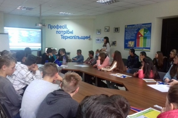 Школярі Тернопільського району бавилися в ігри з дорослими