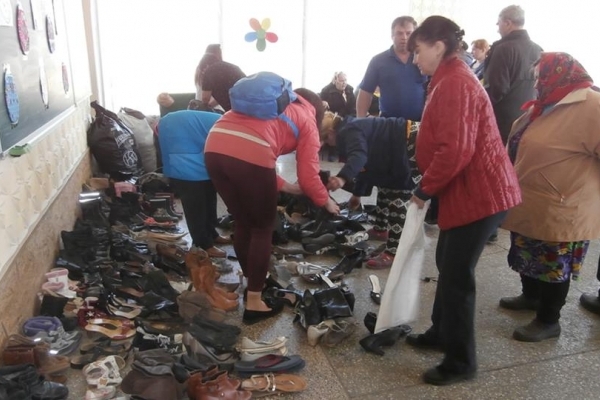 Тернопільські волонтери відправили на Донеччину 50 кг взуття та одягу