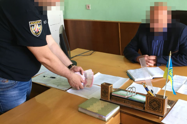 Поліцейського на Тернопільщині зловили «на гарячому» (Фото)