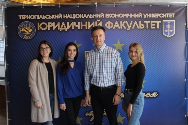 Студенти ТНЕУ зустрілись із Валентином Наливайченком 