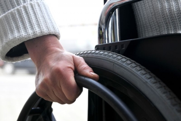 У Тернополі люди з інвалідністю ризикують життям (Фото, відео)