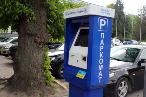 В Тернополі є лише 596 місць, де можна офіційно припаркувати авто