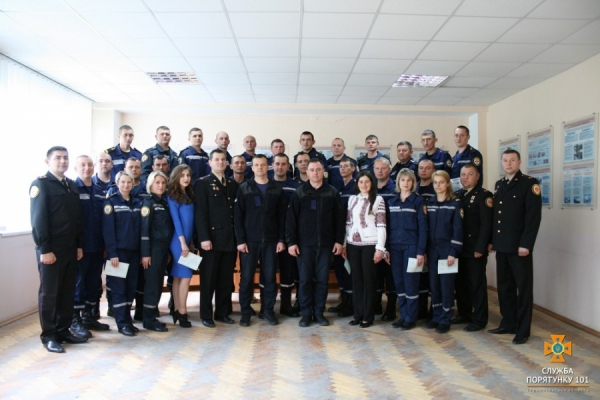 У Тернополі урочисто завершили навчання 28 молодих пожежників-рятувальників