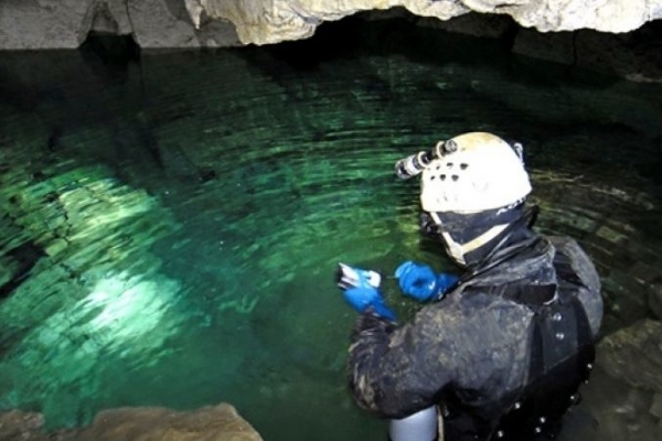 Туристам Тернопільщини пропонують скупатися в підземному озері