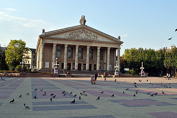 У театрах Тернополя показали 698 вистав