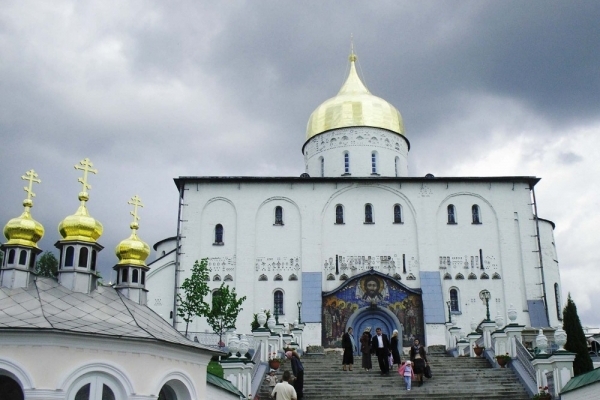 У Почаєві священик відмовився причащати дитину через молитву українською мовою