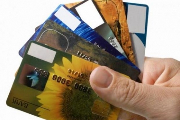 Чому банки почали масово блокувати рахунки та картки українців