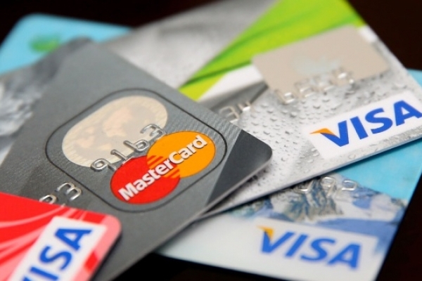 Незабаром українці можуть відмовитися від банківських карток