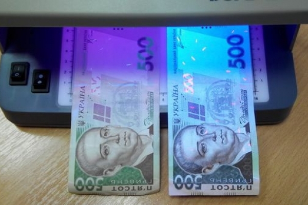Як Україну заполонили фальшиві гроші і де їх продають