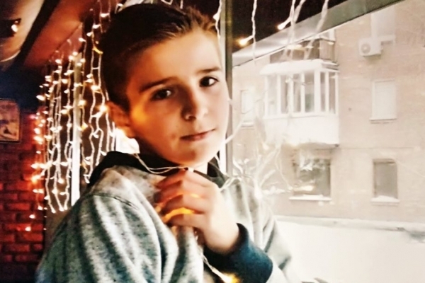 «Він був поганим»: у школі відмовились ушановувати загиблого 14-річного хлопчика, а його матір вигнали