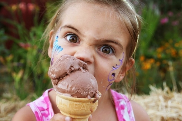 Як рятуватися від спеки влітку: чи можна їсти морозиво