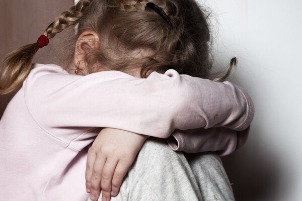 Поки мати була у лікарні: по-звірячому згвалтували 6-річну дитину
