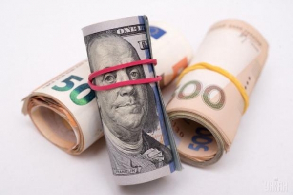 Курс долара в Україні: Експерт радить скупляти «американця», бо далі буде дорожче