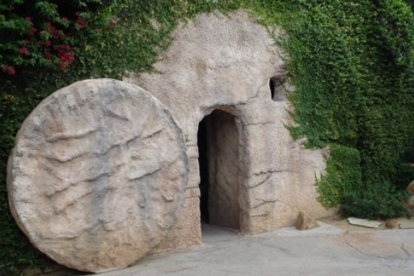 Порожній Христовий гріб: «Він воскрес, його нема тут»