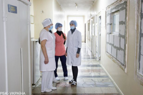 Скільки українцям потрібно заплатити за пологи і лікування інсульту