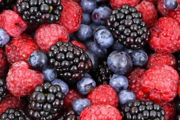 Найкорисніші фрукти і ягоди в липні: багате джерело вітамінів на весь рік