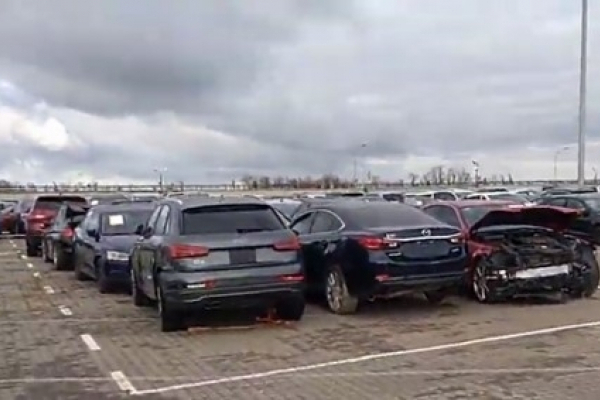 В Україну стали масово завозити биті авто зі США (Відео)